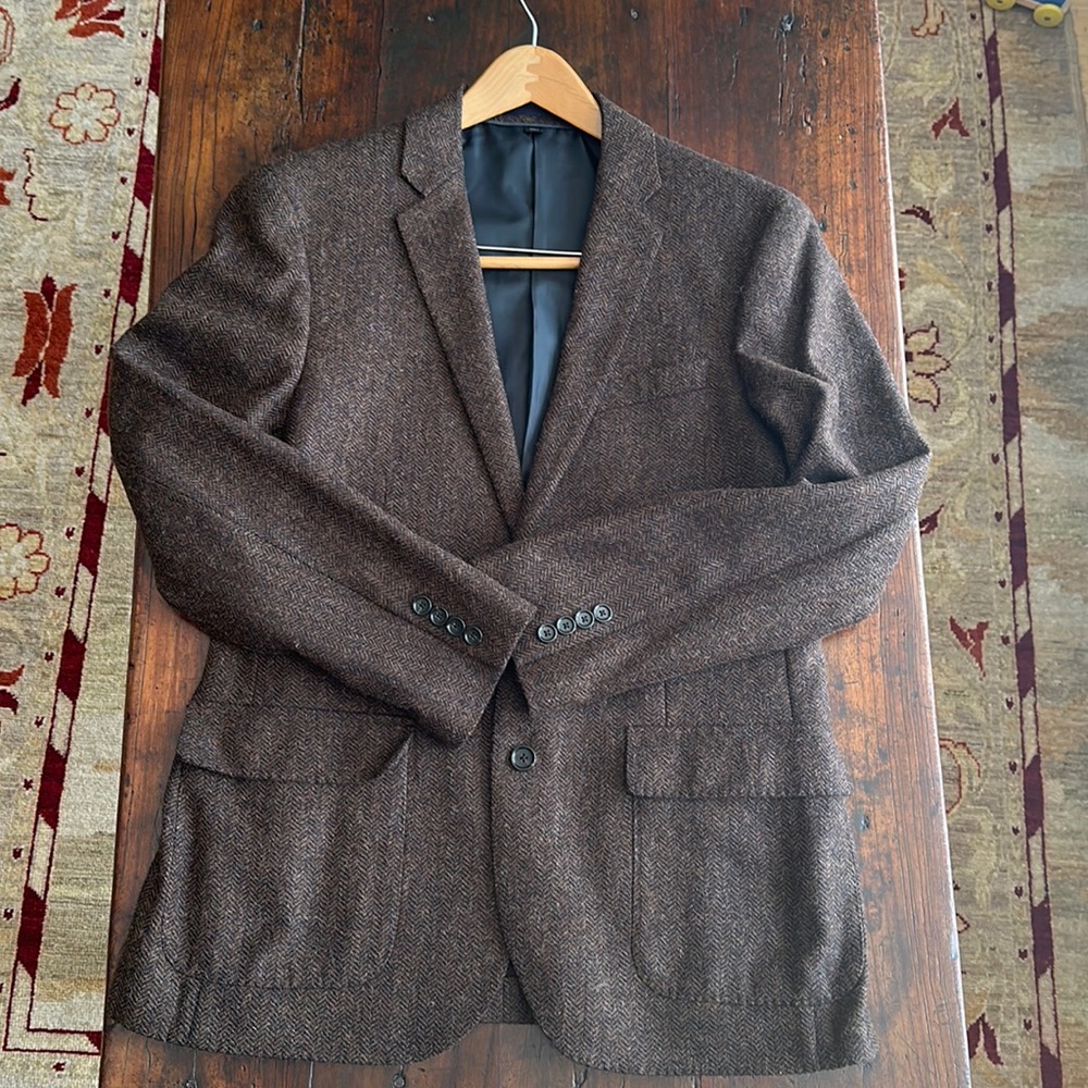 Dark brown wool J. Crew Men’s suit jacket. Size 40S